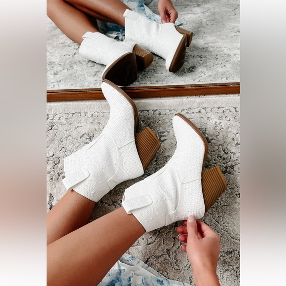 Ivory Forever beaded cowboy boot - Picture 6 of 10